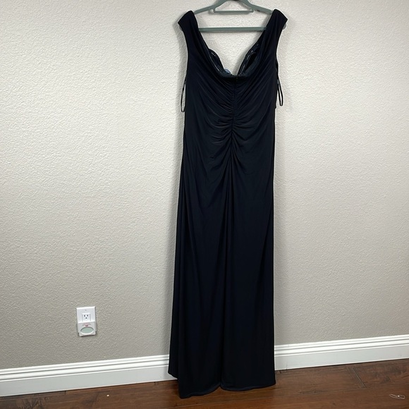 New La Femme Curve Off the Shoulder Jersey Ruched Long Dress Black Plus Size 22 - Picture 5 of 11